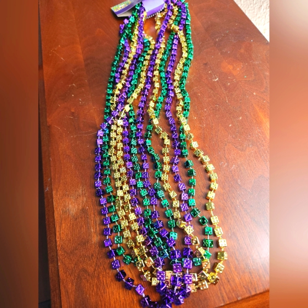 6 necklaces mardi gras, craps